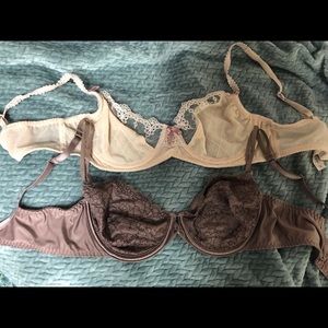 2barely used lace/satin bras.34 C.